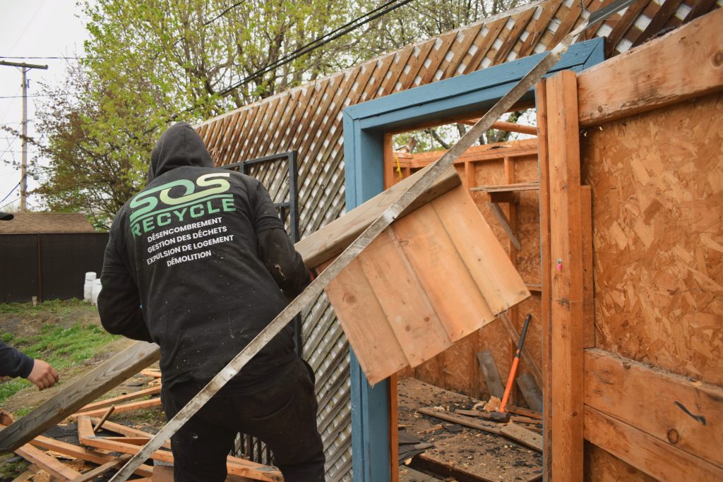 Démolition de cabanon en cours